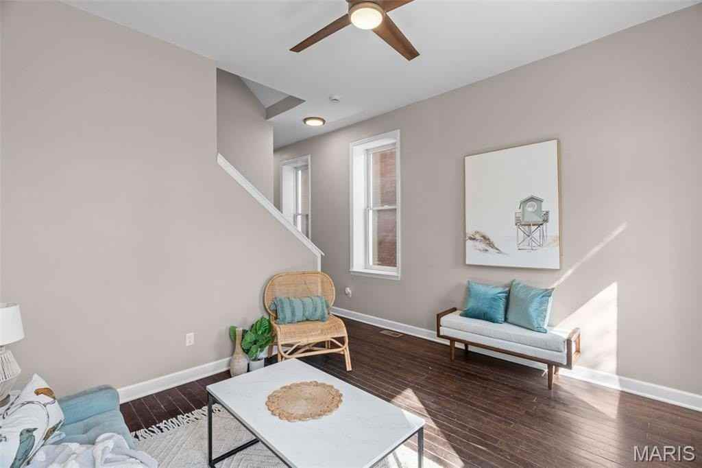 2253 Indiana Ave - Photo 4 of 50