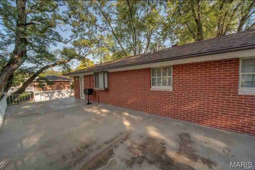 18 Dorchester Dr - Photo 3 of 7