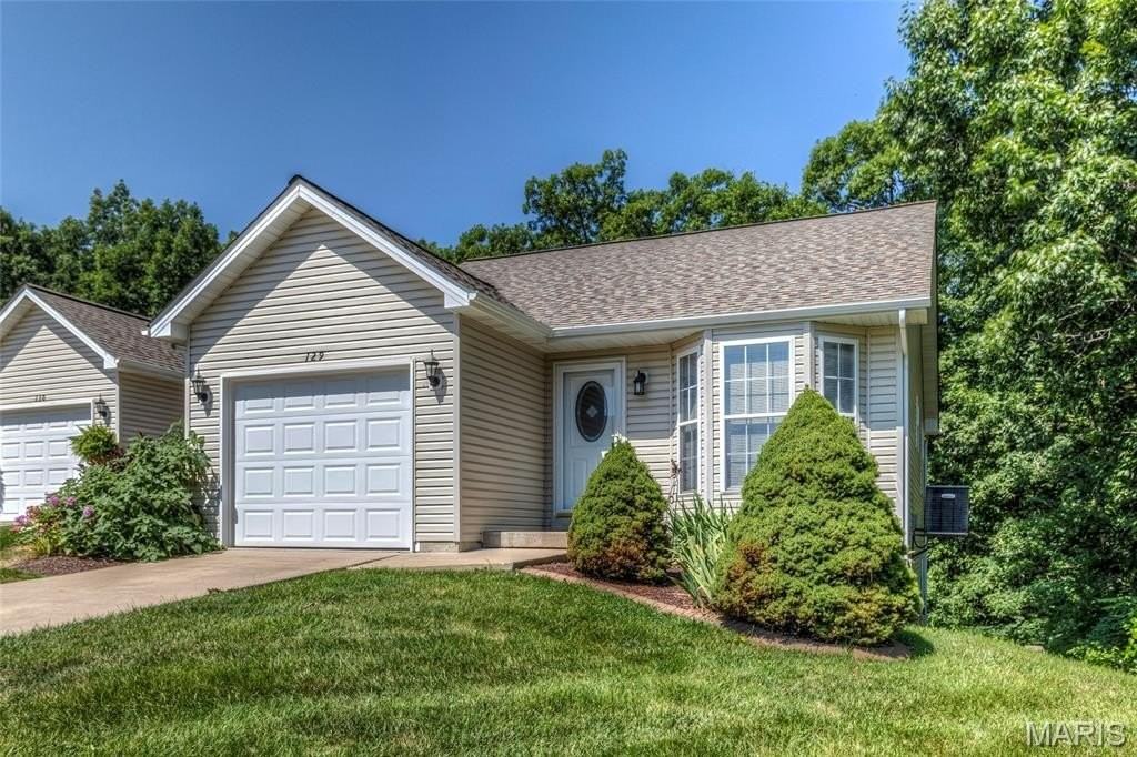 129 Fort Hancock Cir - Photo 2 of 18
