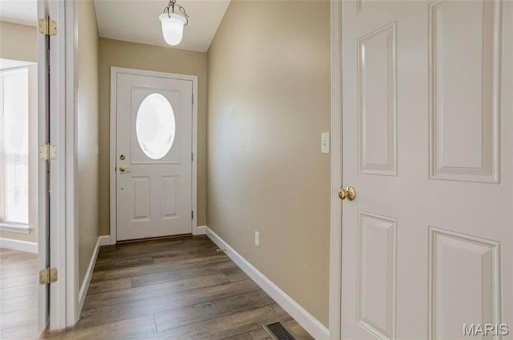 129 Fort Hancock Cir - Photo 3 of 18