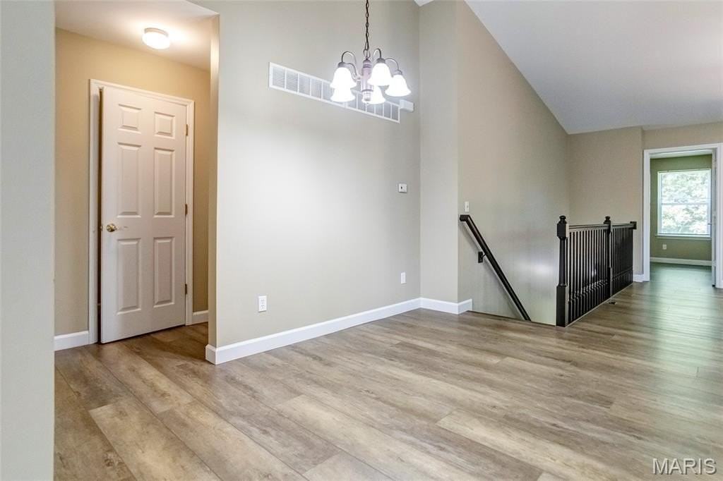 129 Fort Hancock Cir - Photo 4 of 18