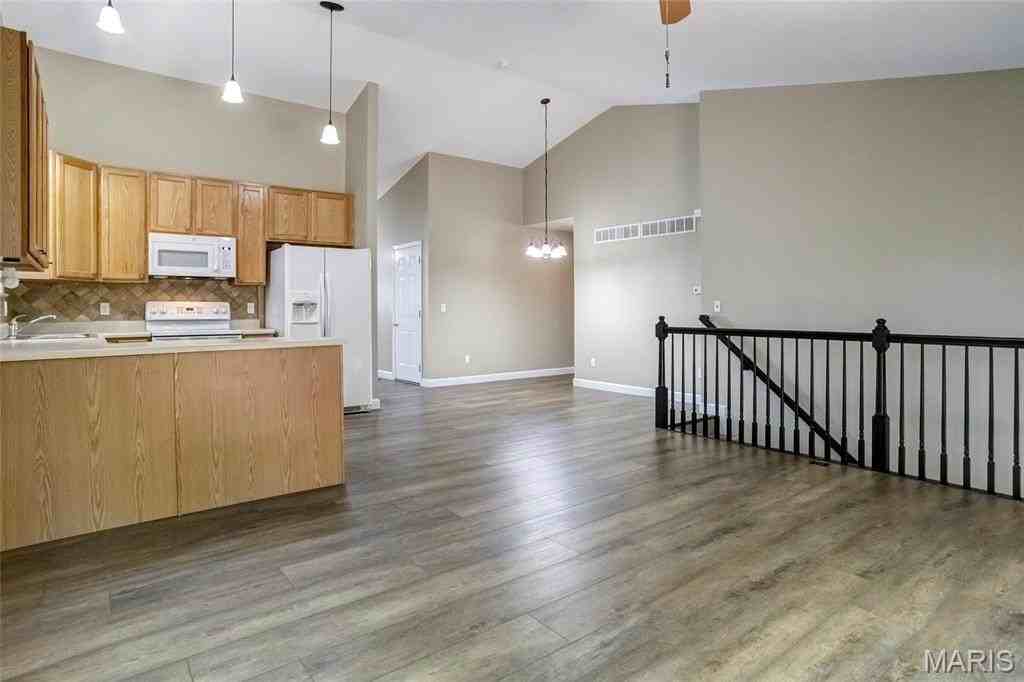 129 Fort Hancock Cir - Photo 7 of 18