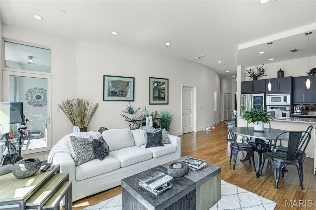 8025 Maryland Ave #2H - Photo 3 of 19