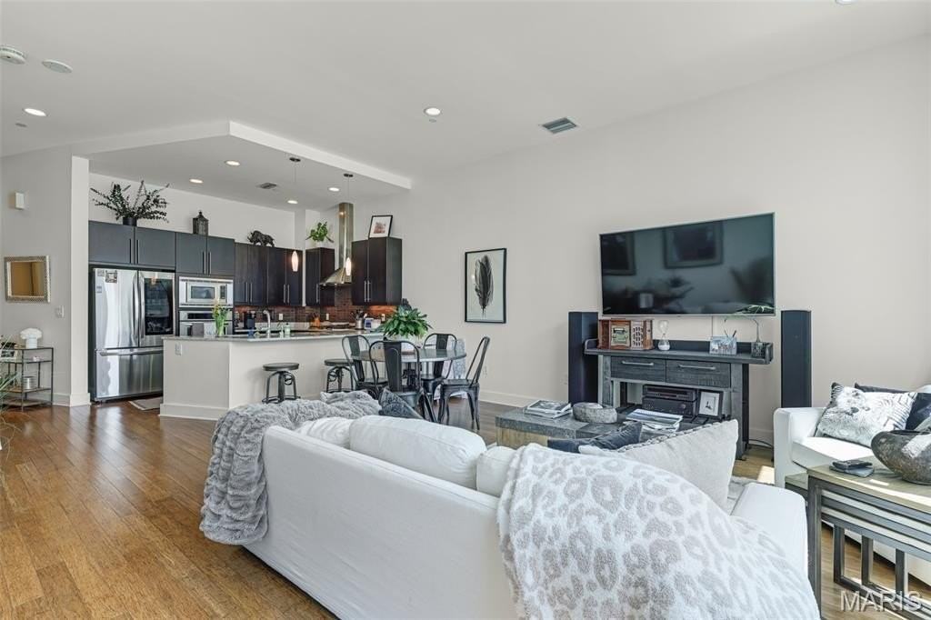 8025 Maryland Ave #2H - Photo 4 of 19