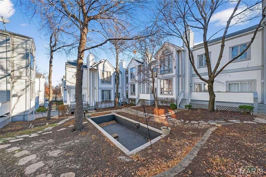 28 Columbus Square Dr - Photo 6 of 30
