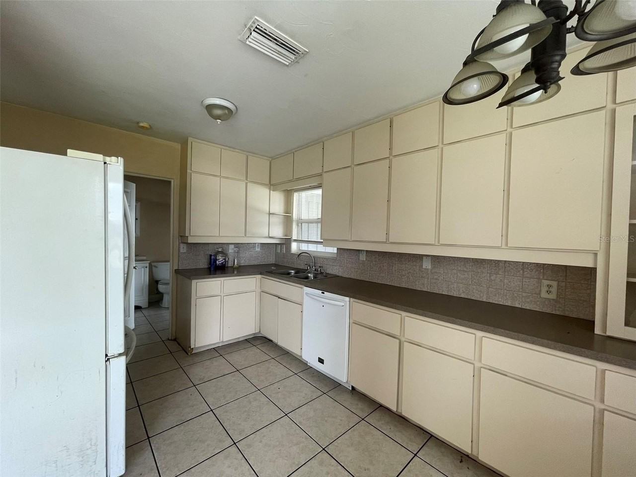 3305 13th Ave W - Photo 6 of 26