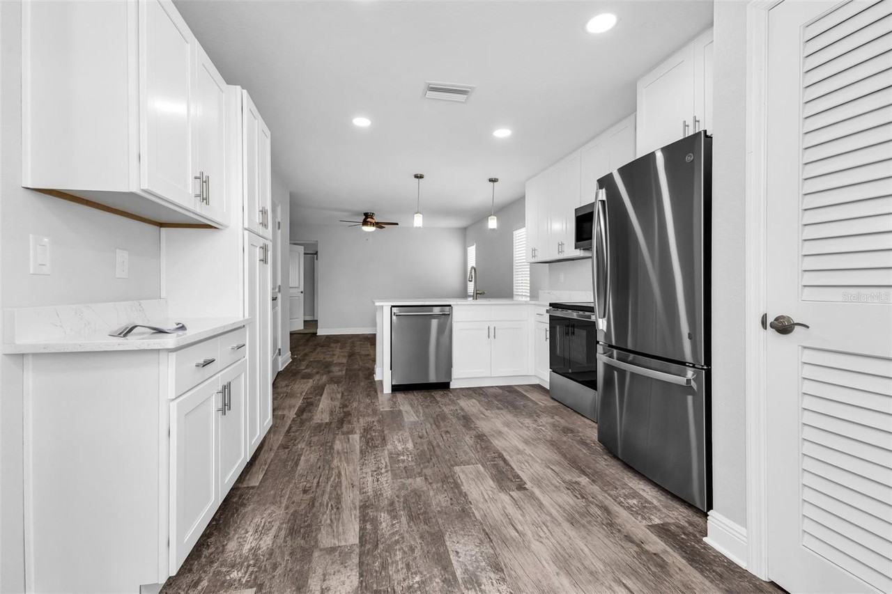 309 E Virginia Ave - Photo 7 of 48