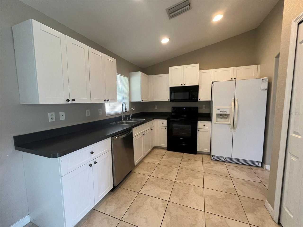 3605 Caballero Ave - Photo 2 of 16