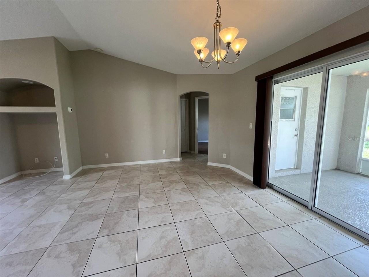3605 Caballero Ave - Photo 5 of 16