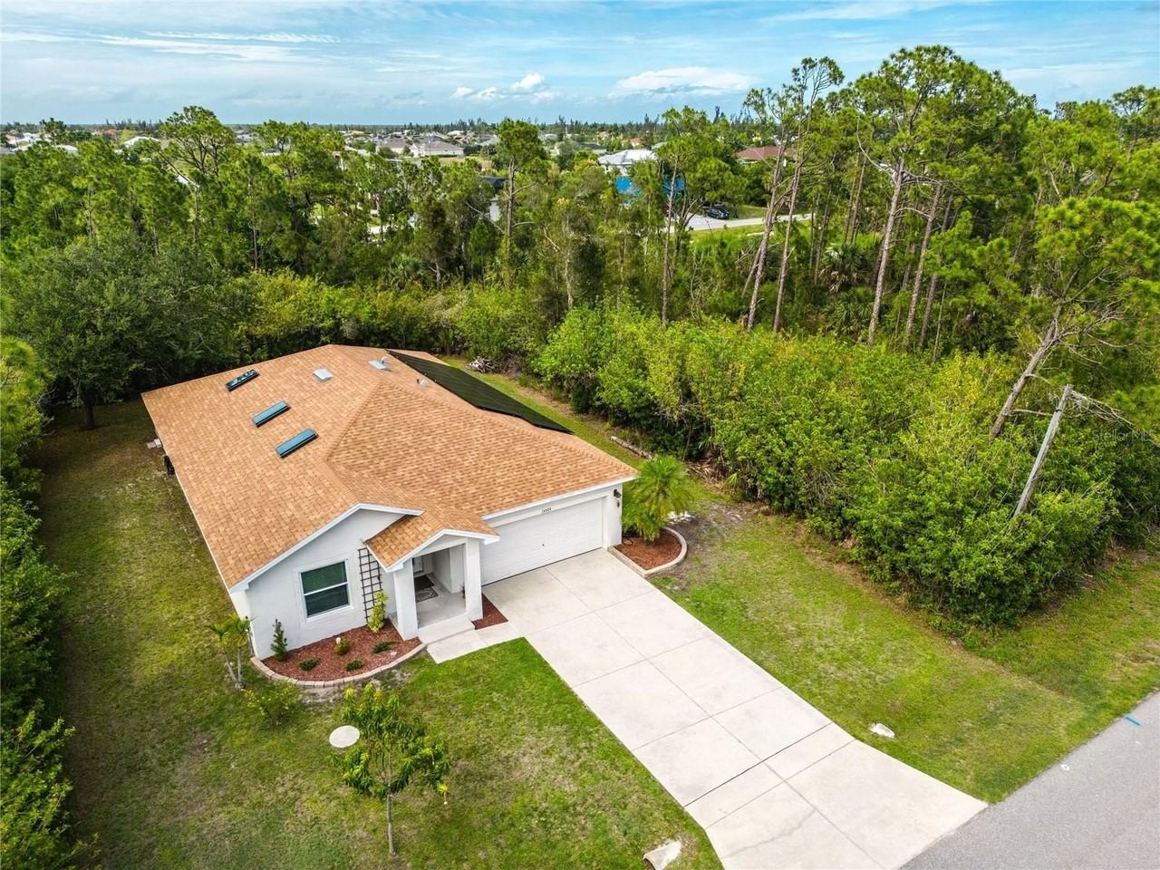 15509 Alsace Cir - Photo 3 of 43