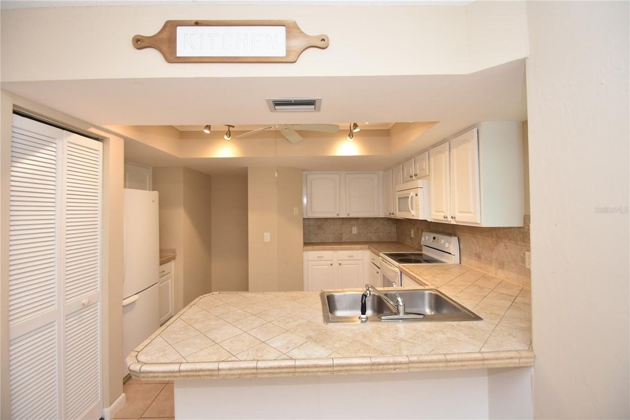 6 Broadmore Cir #6 - Photo 7 of 24