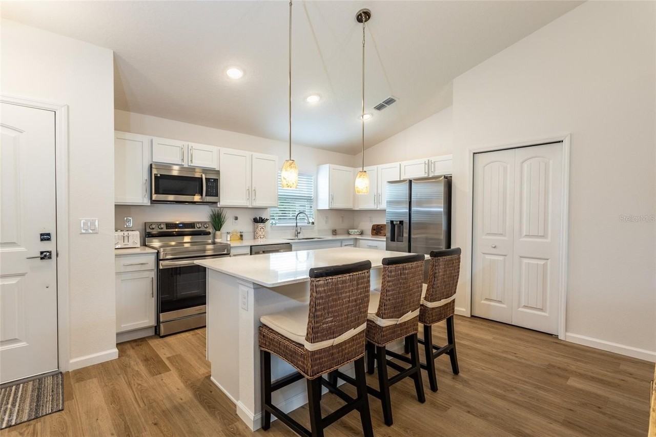 43 Freeland Ln - Photo 5 of 33