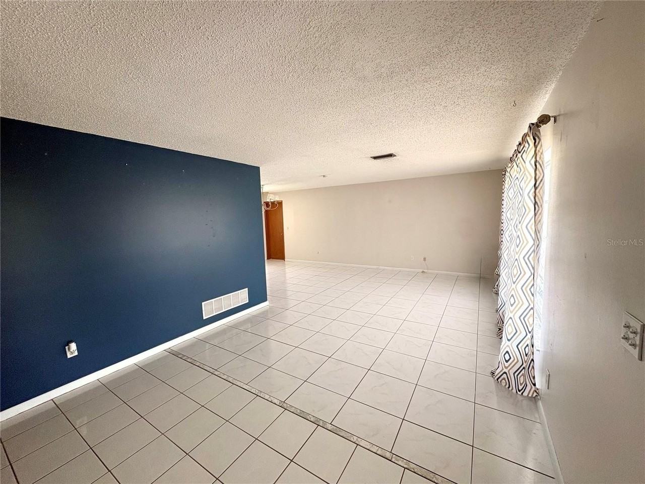 13 Flarestone Ct - Photo 4 of 11