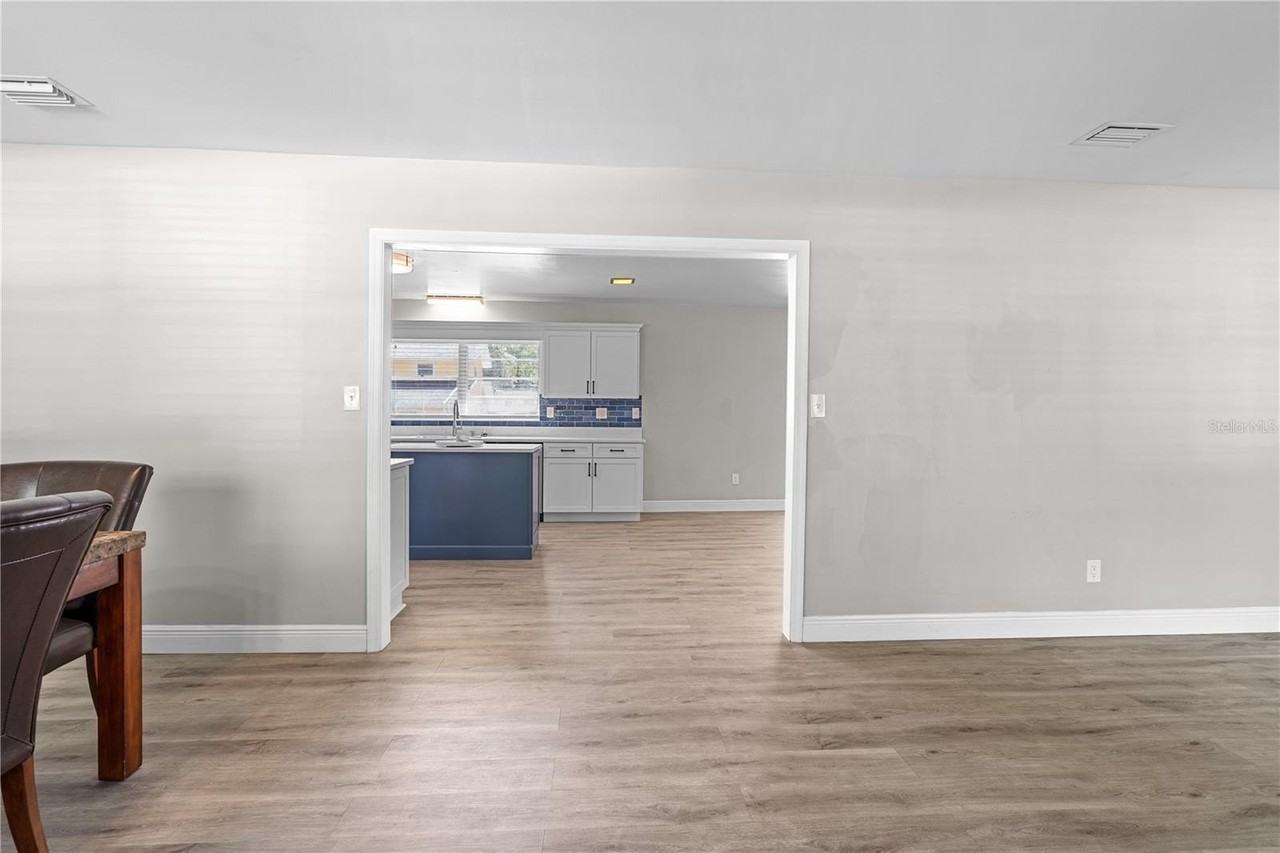 121 Nw 29th St - Photo 3 of 32