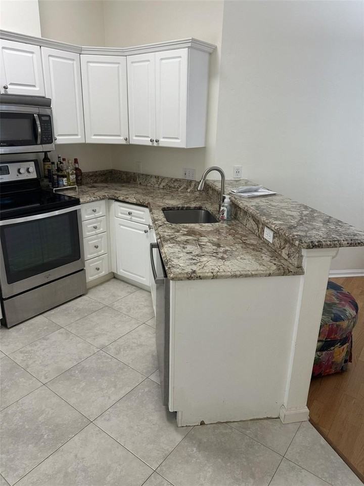 5202 Sw 91st Ter #B - Photo 2 of 11