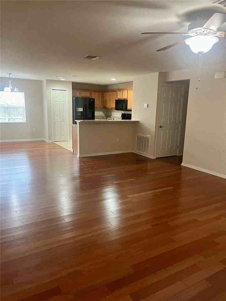 308 Windsor St - Photo 2 of 12