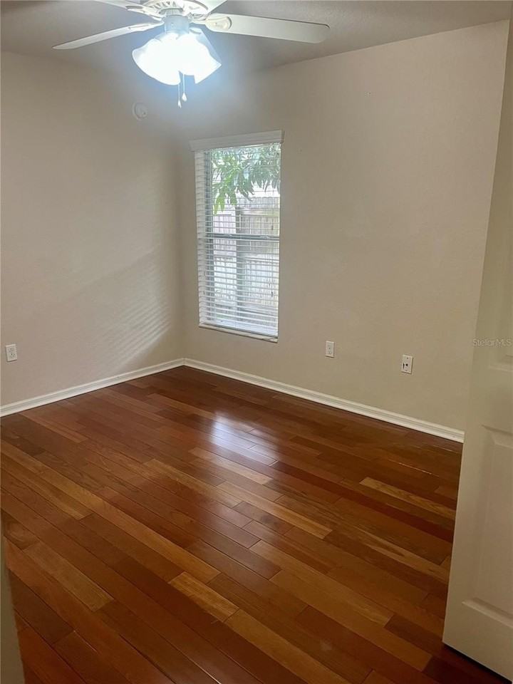 308 Windsor St - Photo 6 of 12