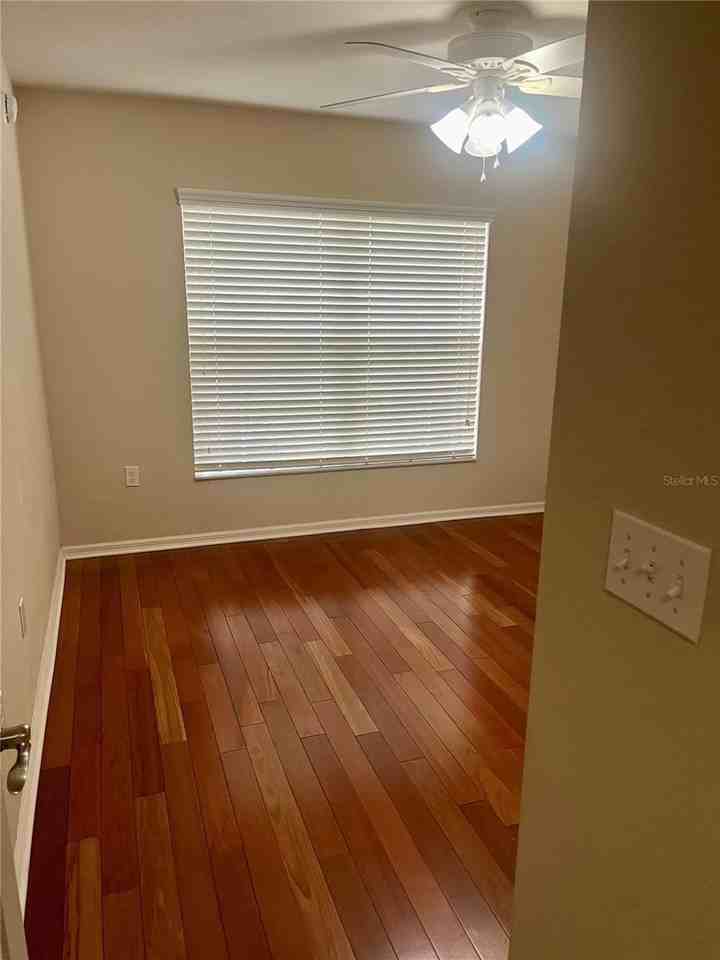 308 Windsor St - Photo 7 of 12