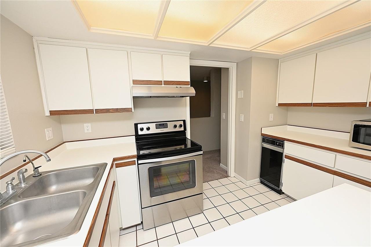 1808 Village Ct - Photo 4 of 41