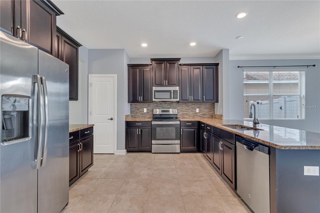 9892 Pecan Hickory Way - Photo 4 of 36
