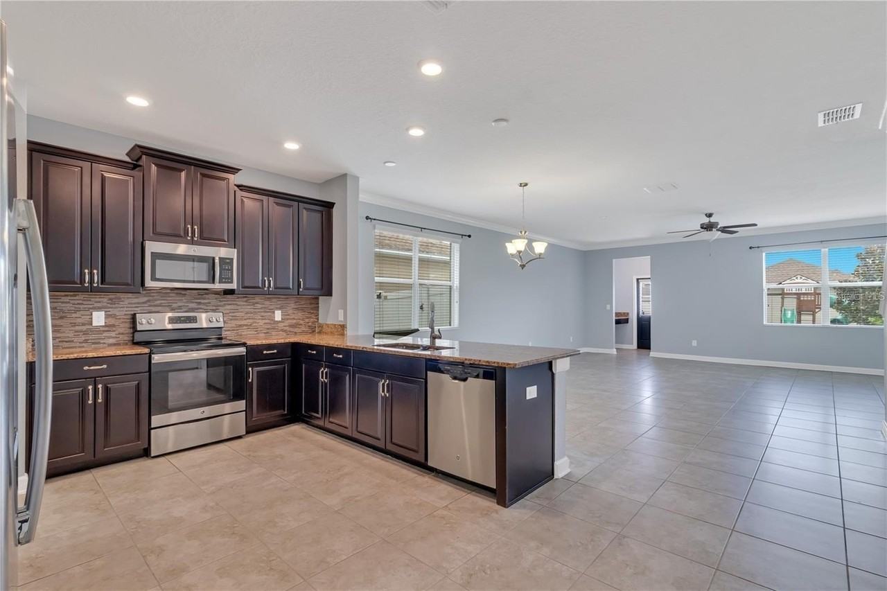 9892 Pecan Hickory Way - Photo 6 of 36