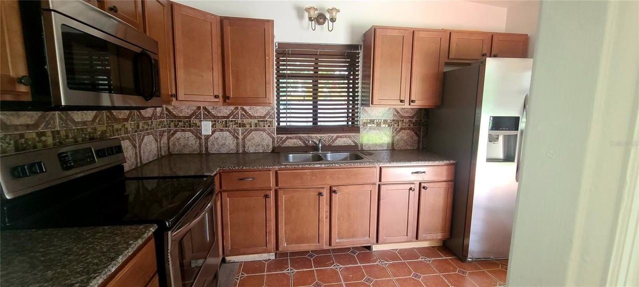 301 Hope Cir - Photo 3 of 10