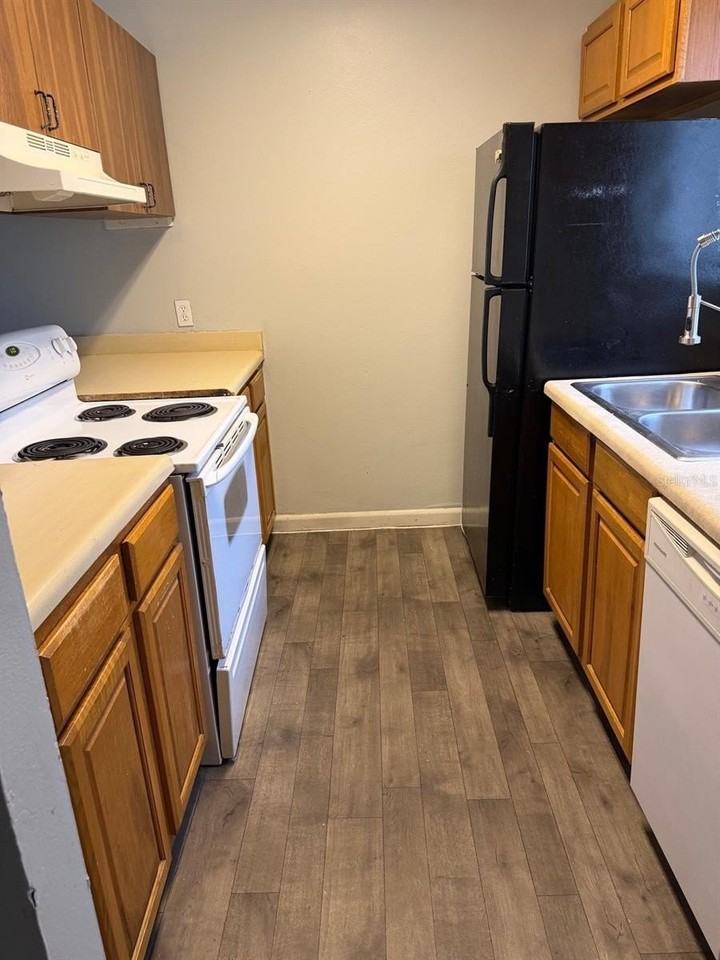 105 Cory Ln - Photo 2 of 13