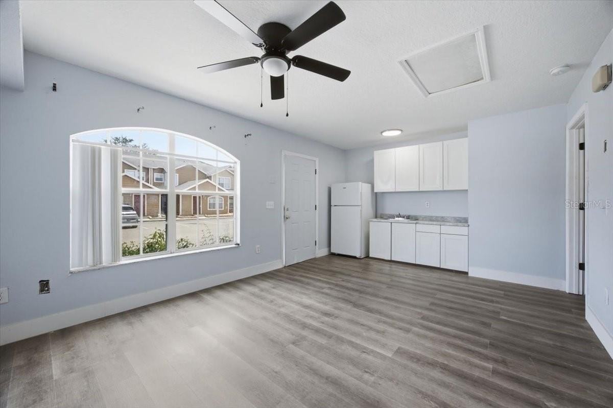 713 Washington Palm Loop - Photo 4 of 10