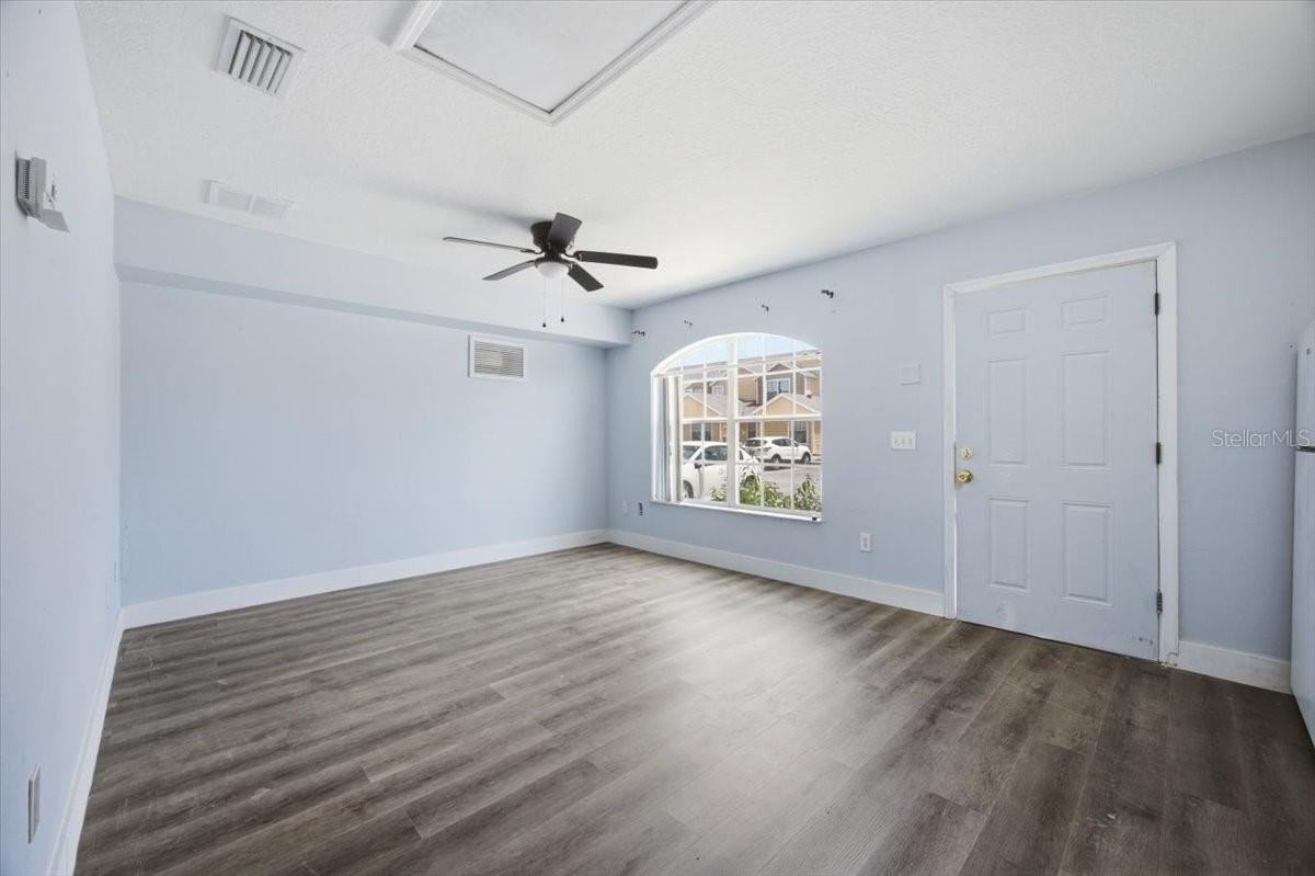 713 Washington Palm Loop - Photo 5 of 10