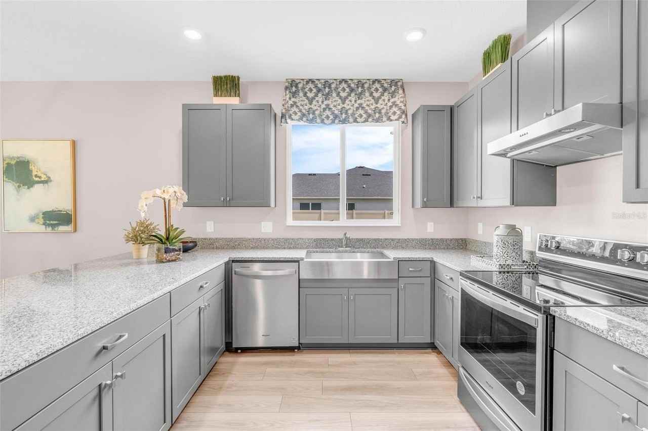 2729 Sanctuary Dr - Photo 5 of 45