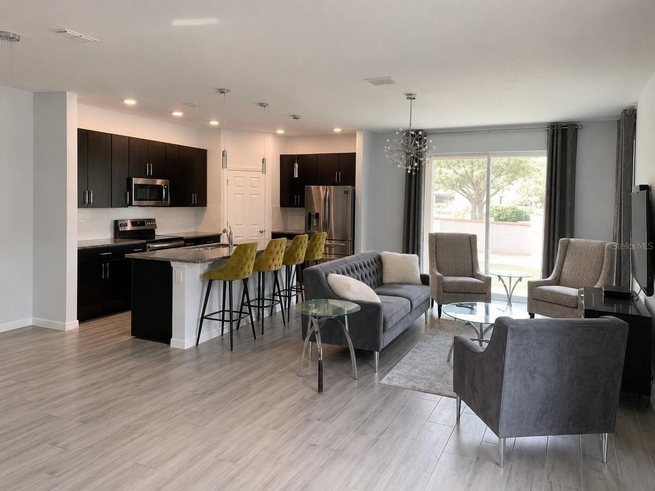 290 Aberdeen St - Photo 2 of 13
