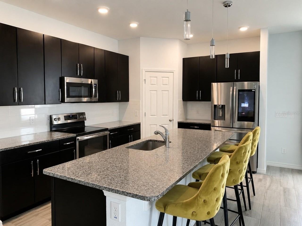290 Aberdeen St - Photo 3 of 13