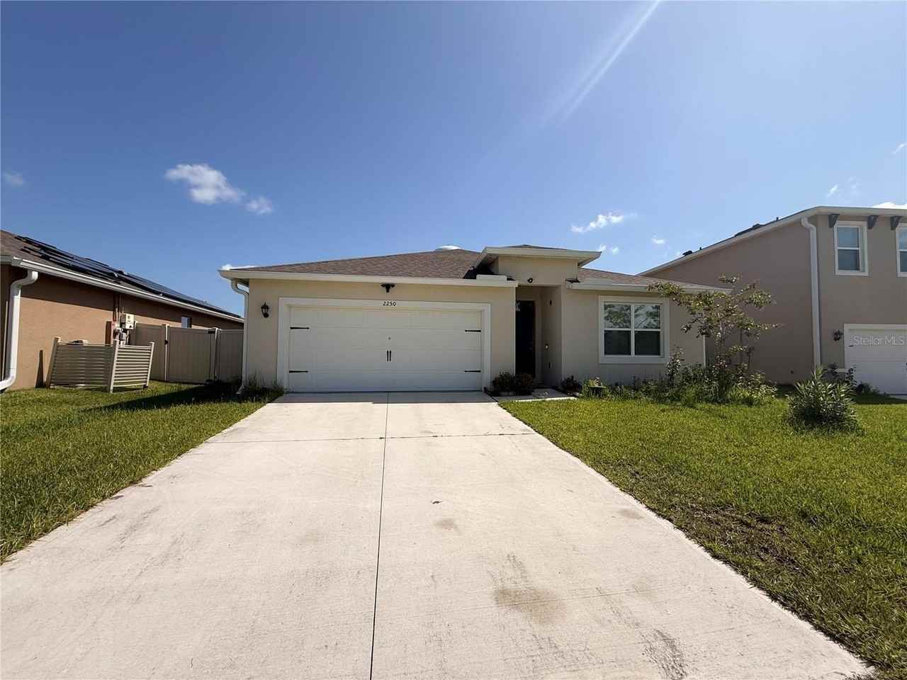 2250 Hidden Palm Dr - Photo 2 of 24