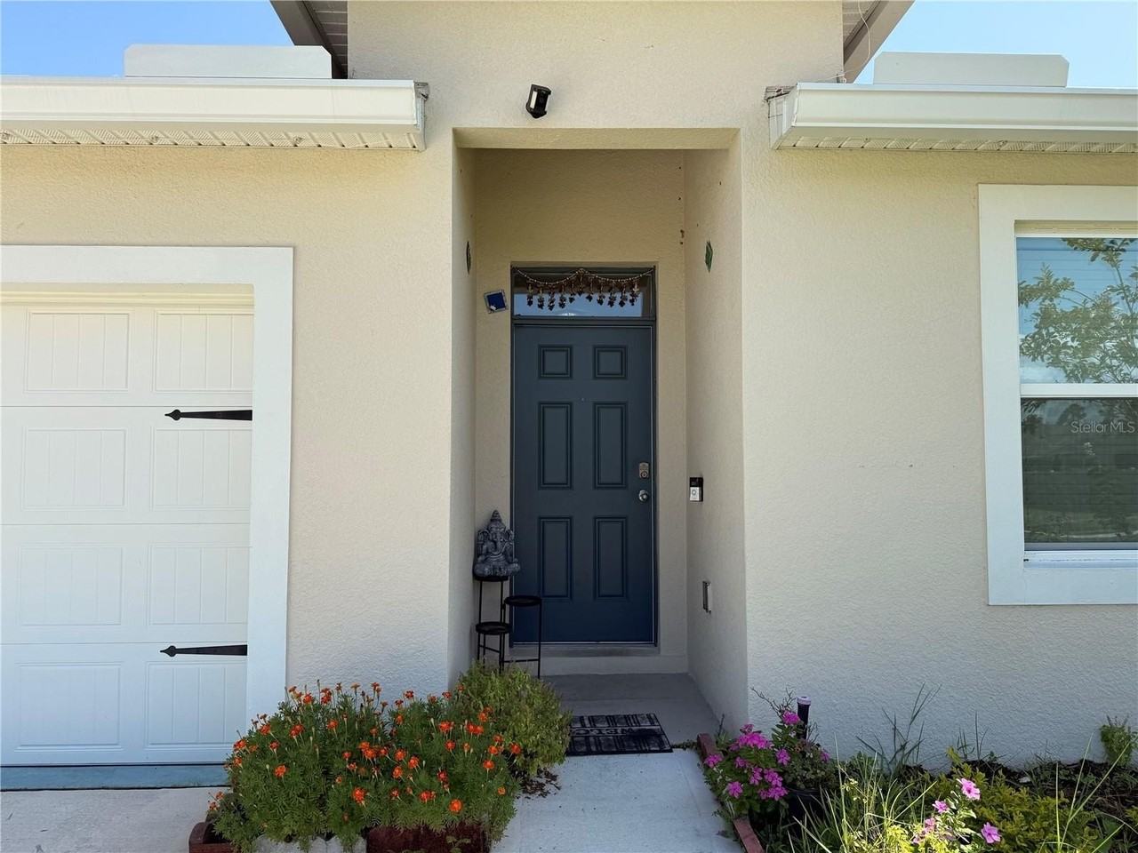 2250 Hidden Palm Dr - Photo 4 of 24
