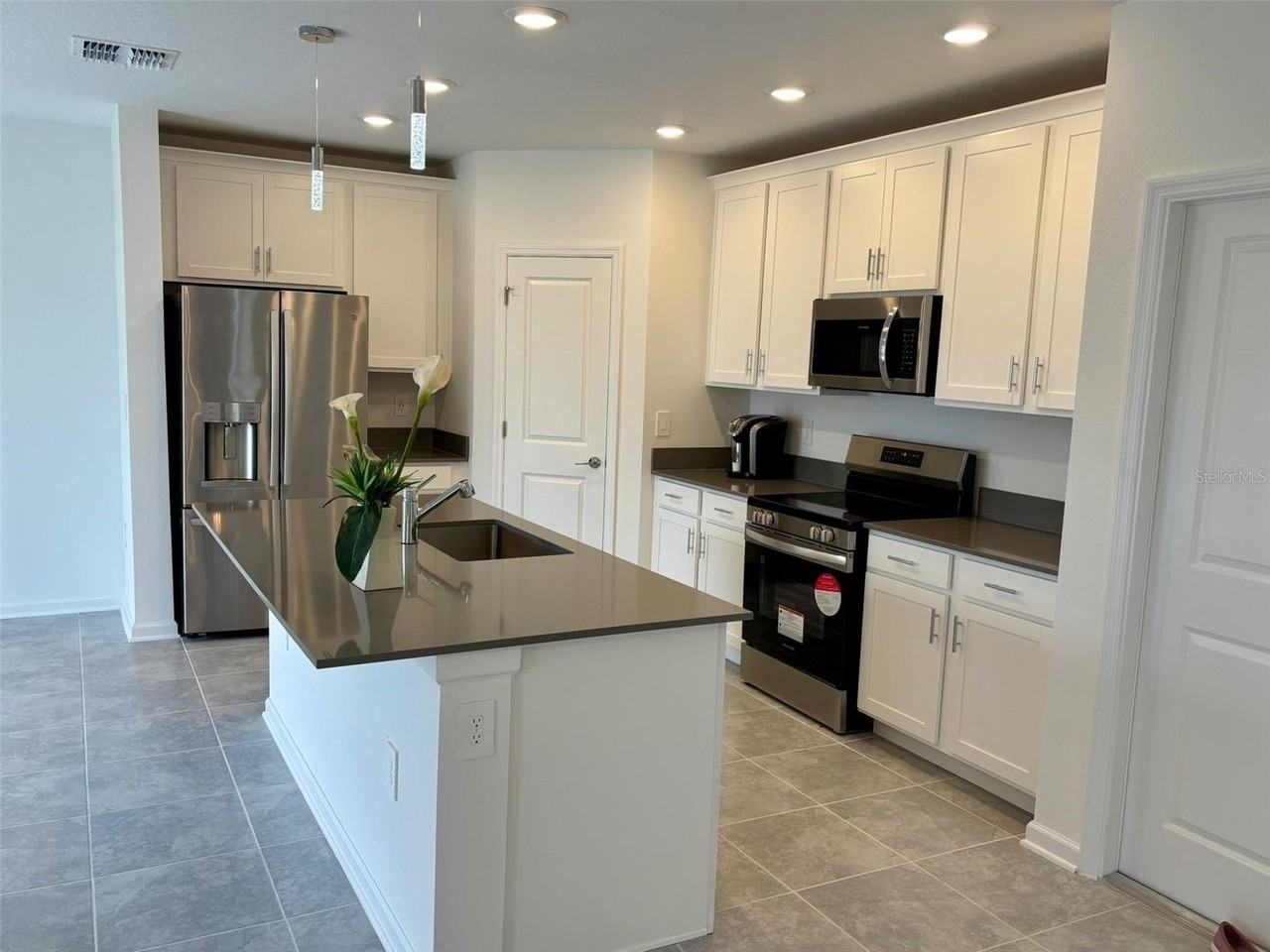 3101 Armstrong Ave - Photo 2 of 6