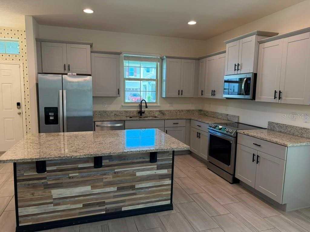 17823 Adrift Rd - Photo 6 of 33