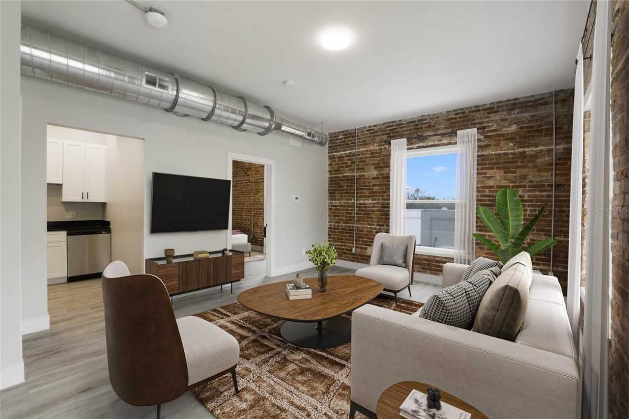 792 W Montrose St #205 - Photo 4 of 19