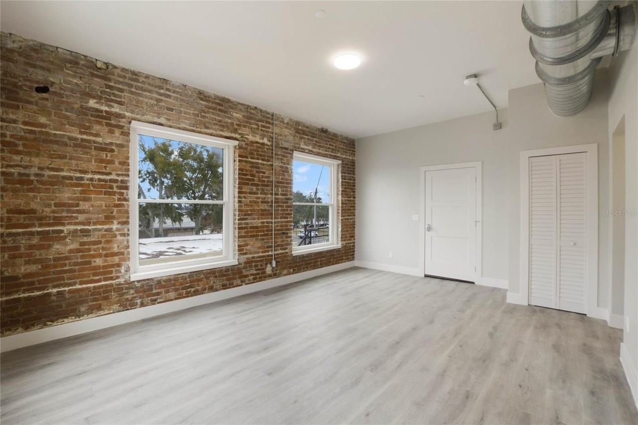 792 W Montrose St #205 - Photo 5 of 19