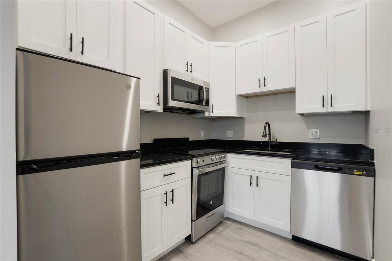 792 W Montrose St #205 - Photo 7 of 19