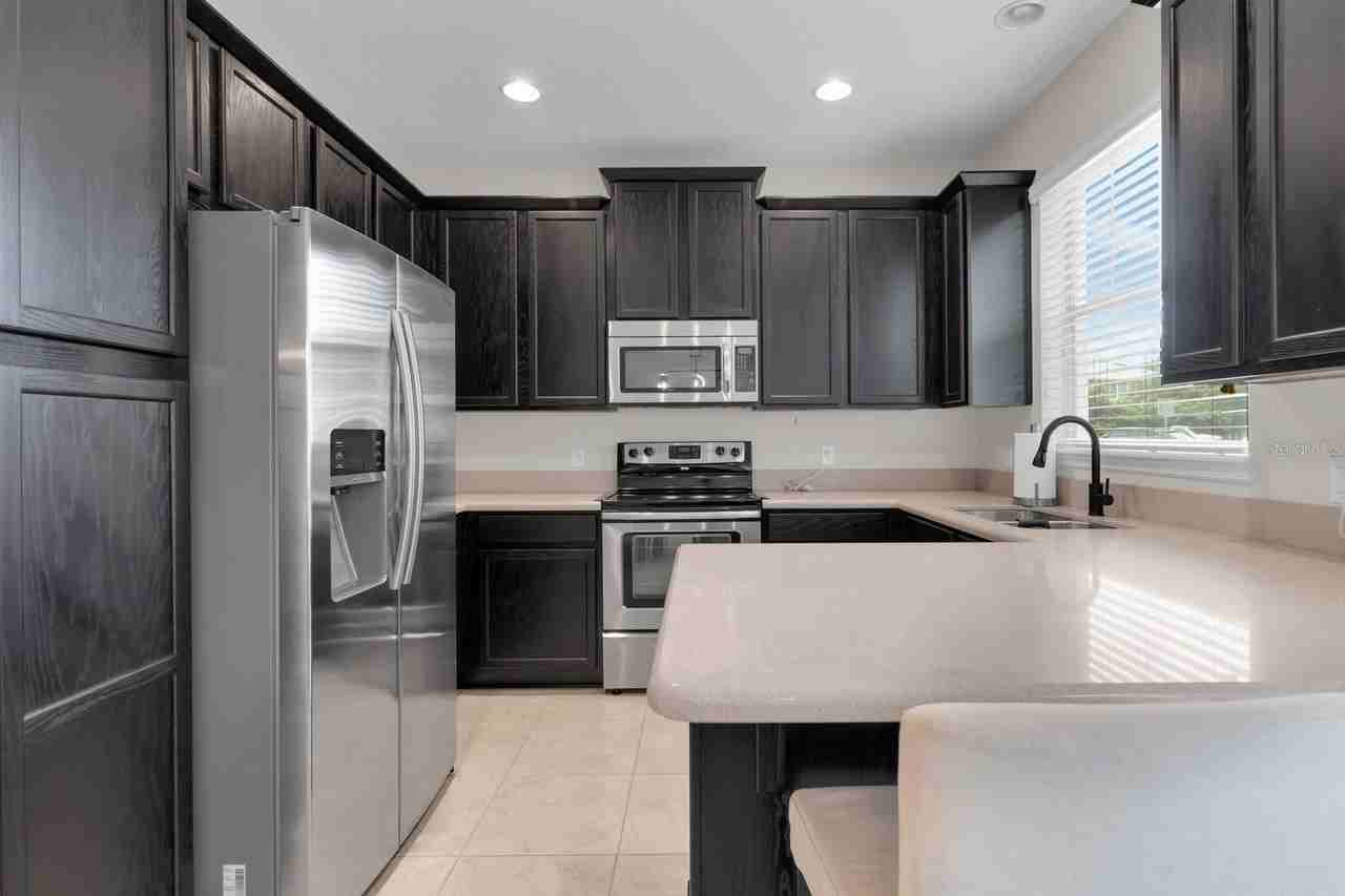 1041 Laurel Ridge Ln - Photo 7 of 31