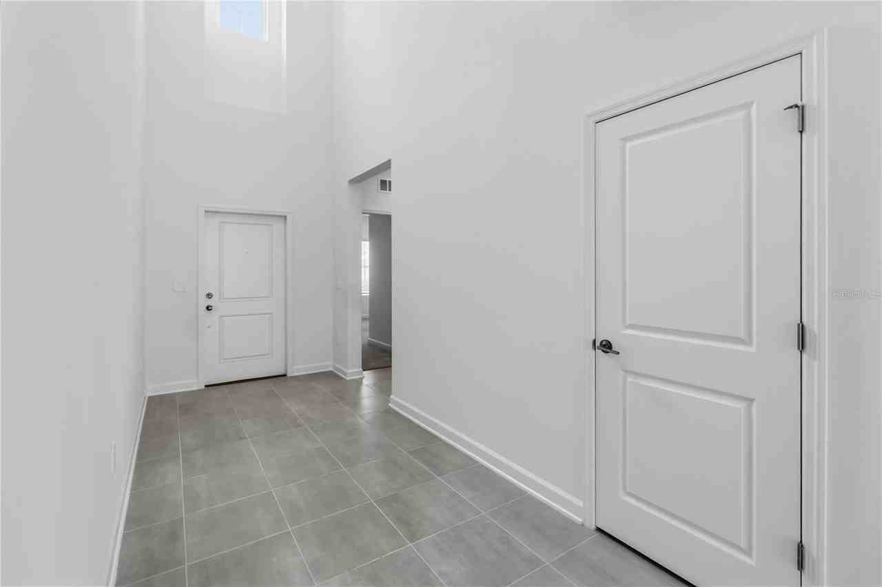 5512 Fiona Ln - Photo 4 of 43