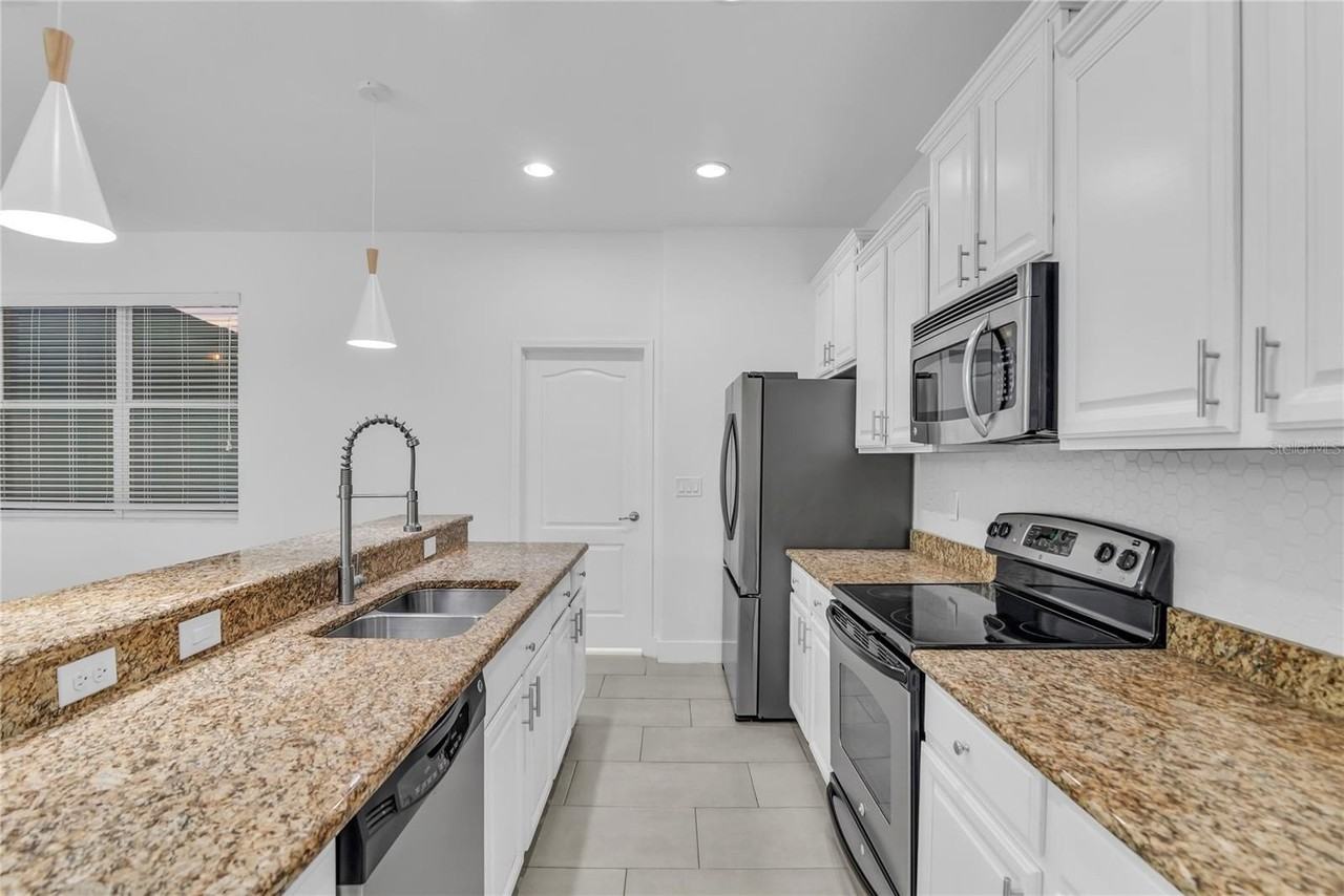 15381 Avenue Of The Arbors - Photo 3 of 32