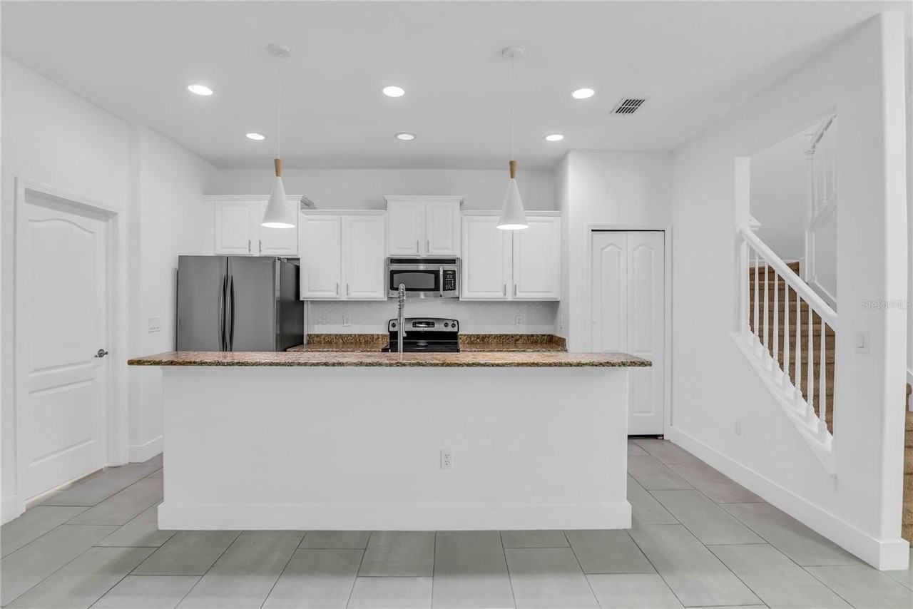 15381 Avenue Of The Arbors - Photo 4 of 32