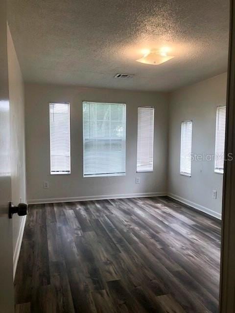 5555 Barton Dr - Photo 6 of 9