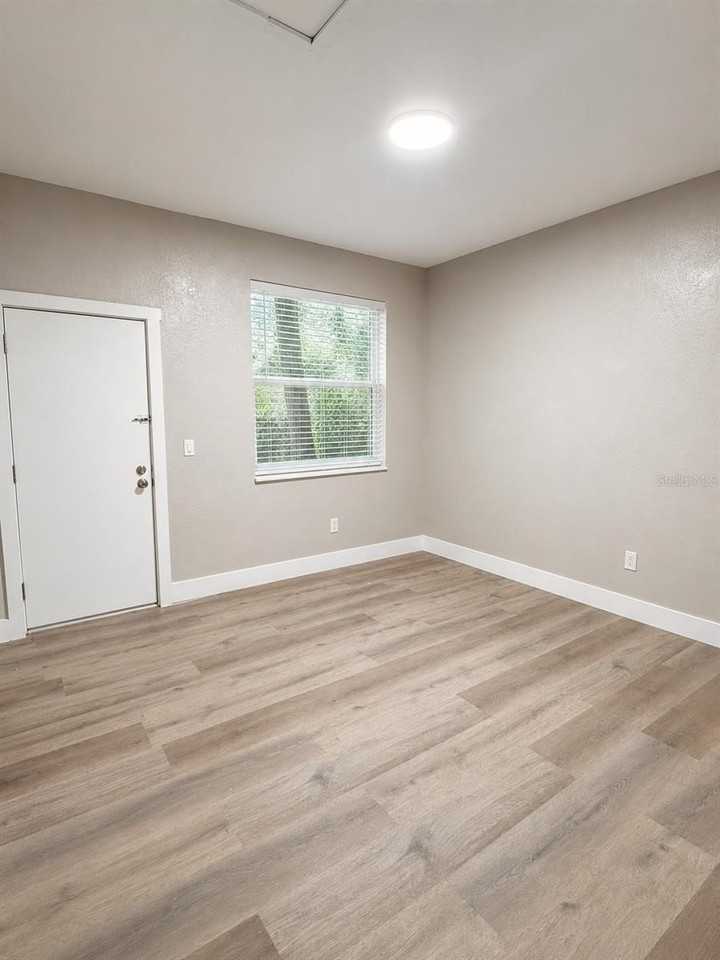 1244 23rd St - Photo 2 of 13