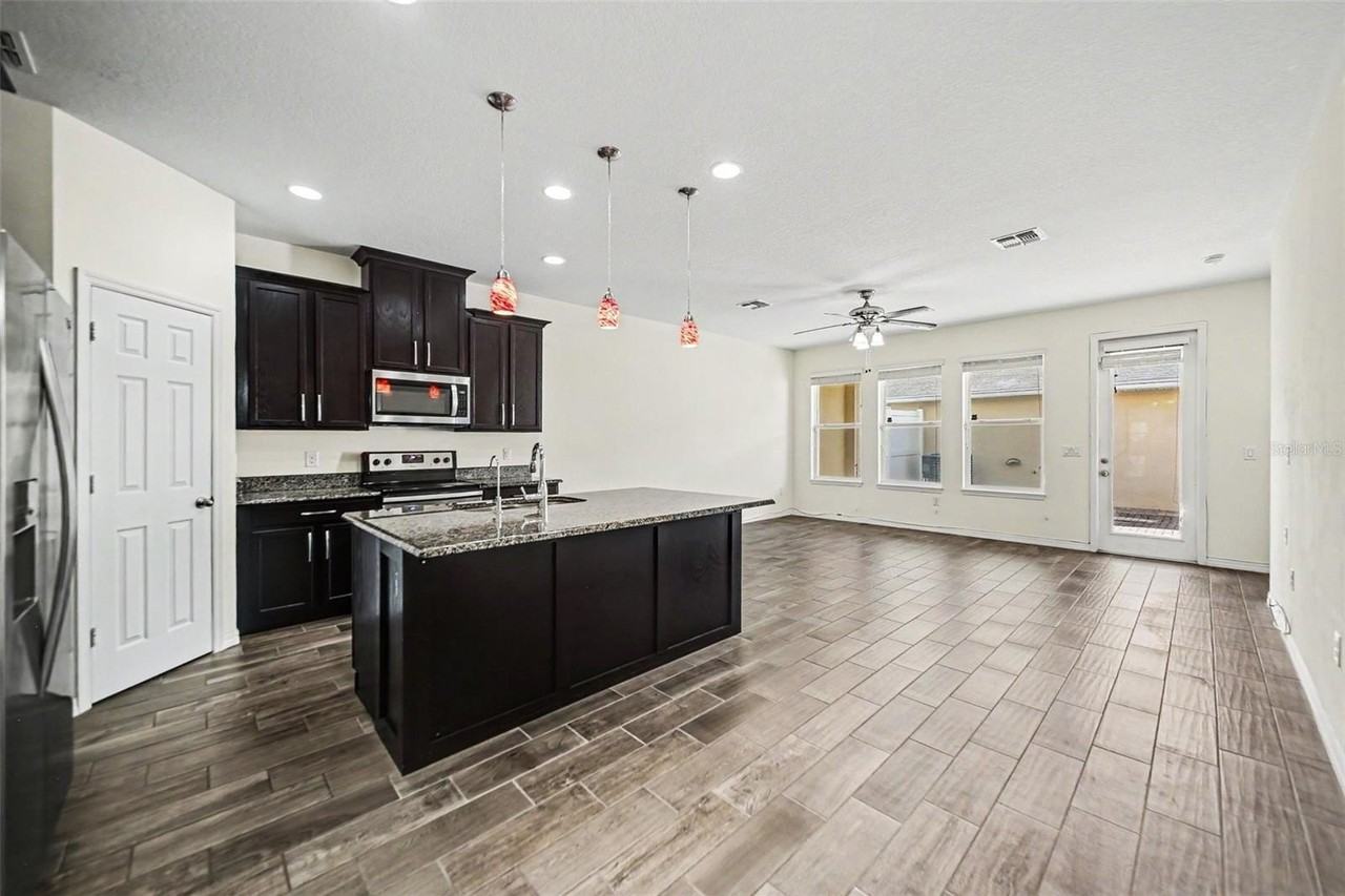 15568 Blackbead St - Photo 6 of 41