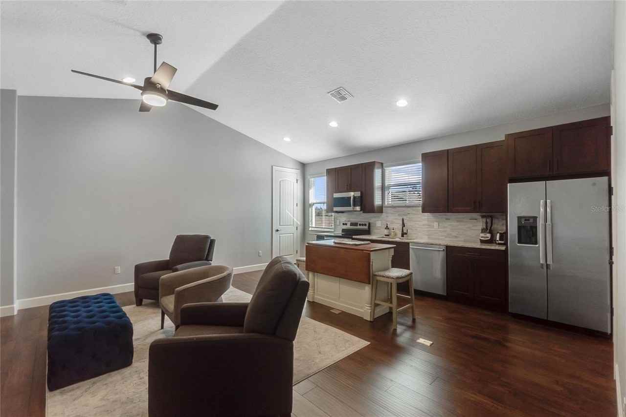 12752 S Lake Sawyer Ln - Photo 3 of 13
