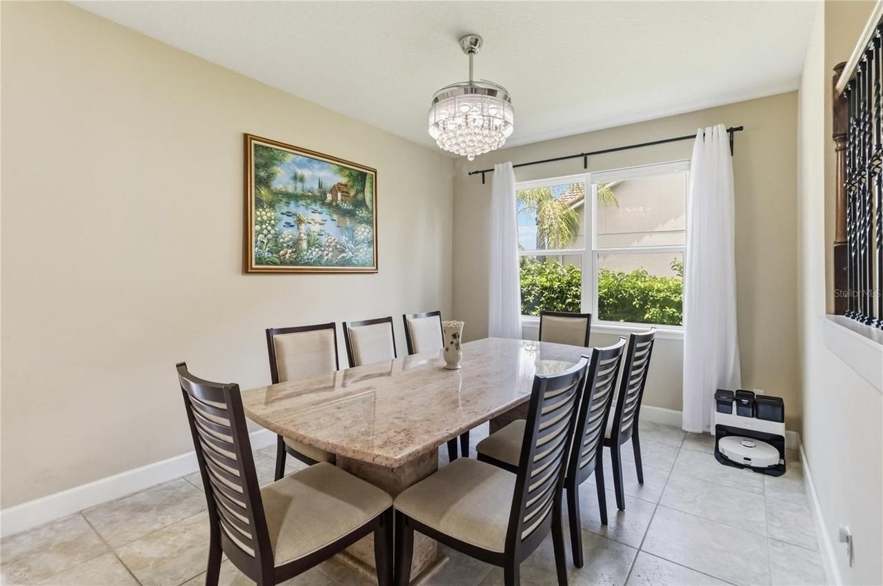 12130 Uleta Ln - Photo 4 of 36