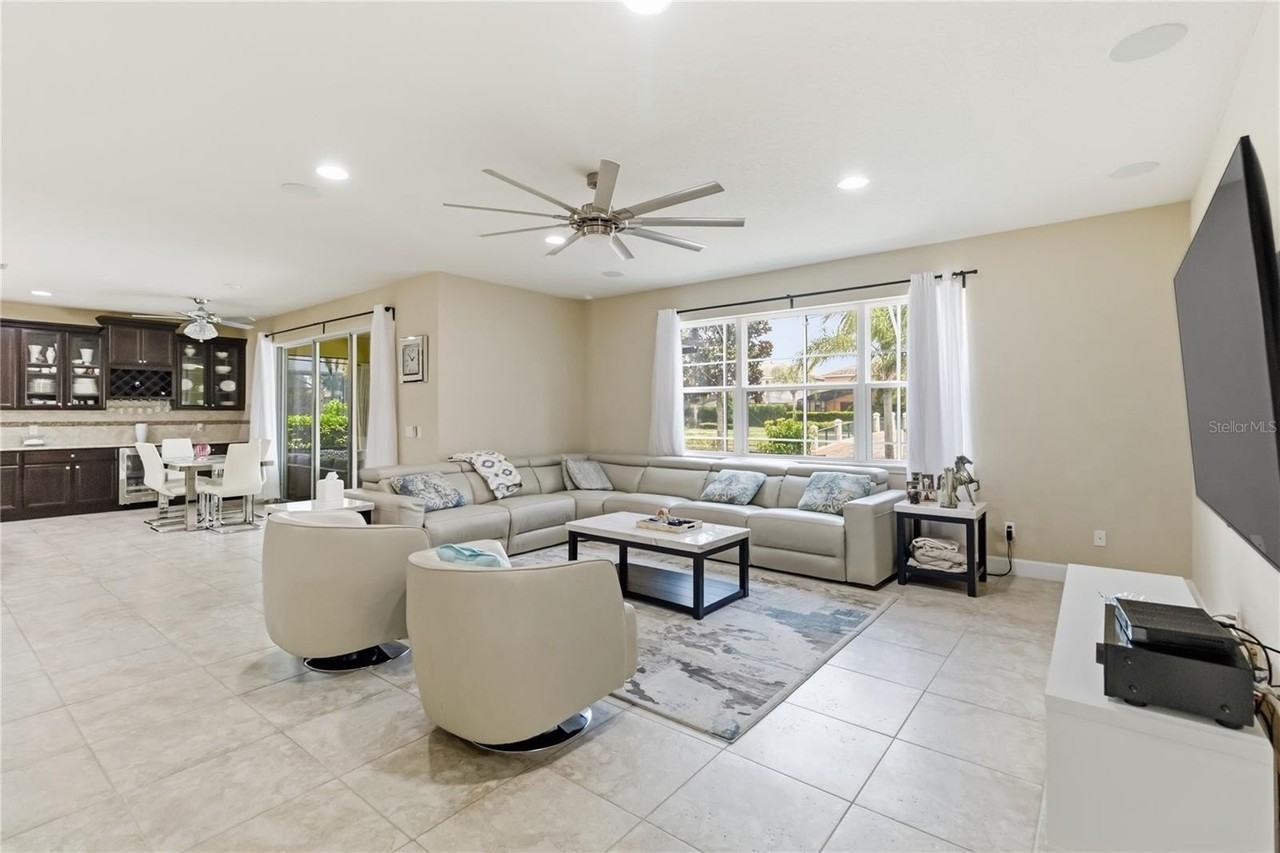 12130 Uleta Ln - Photo 5 of 36