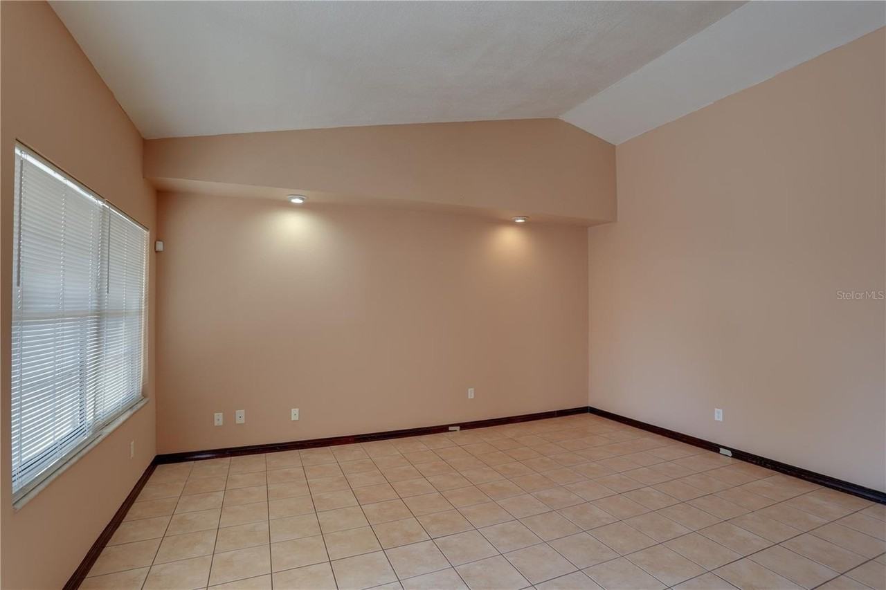492 Tamarack St - Photo 3 of 14